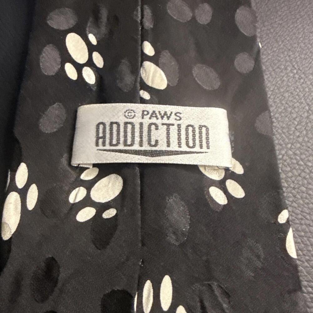 Garfield  neck tie Black  White  PAW PRINTS - Paws Label Addiction, 100% Silk - Picture 2 of 3